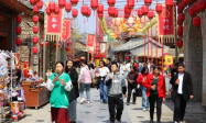 踏青寻红忆先烈，延安迎来红色旅游热潮
