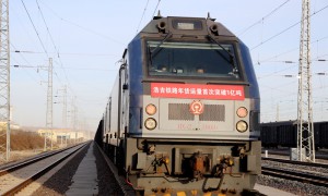 浩吉铁路年货运量首次突破1亿吨