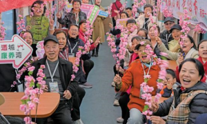 西安铁路局开行2026年首趟春季赏花旅游专列