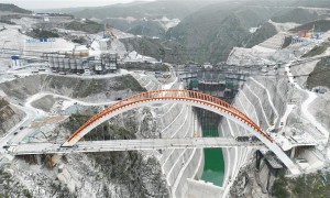 东庄水利枢纽工程泾河大桥合龙