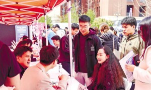 加强职业生涯教育，健全规划链条 陕西高校搭好就业、择业平台
