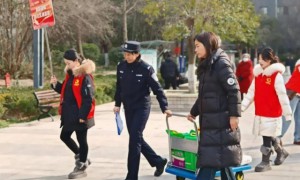西安经开公安：暖心服务进社区 情系居民送温情