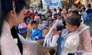 西安市鄠邑区幼儿园里“上演”春日诗词大会
